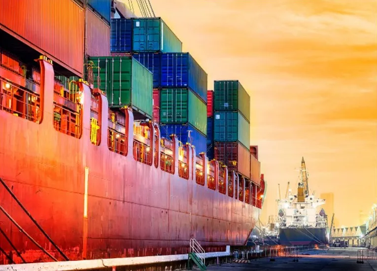 Transporte marítimo FCL desde Asia hacia Latinoamérica y Europa